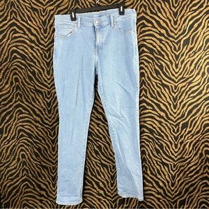 H&M Light Blue Men’s   Jeans Size 38/32 EUC